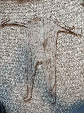Kyte Baby 3-6 Month Tan Leopard Onesie